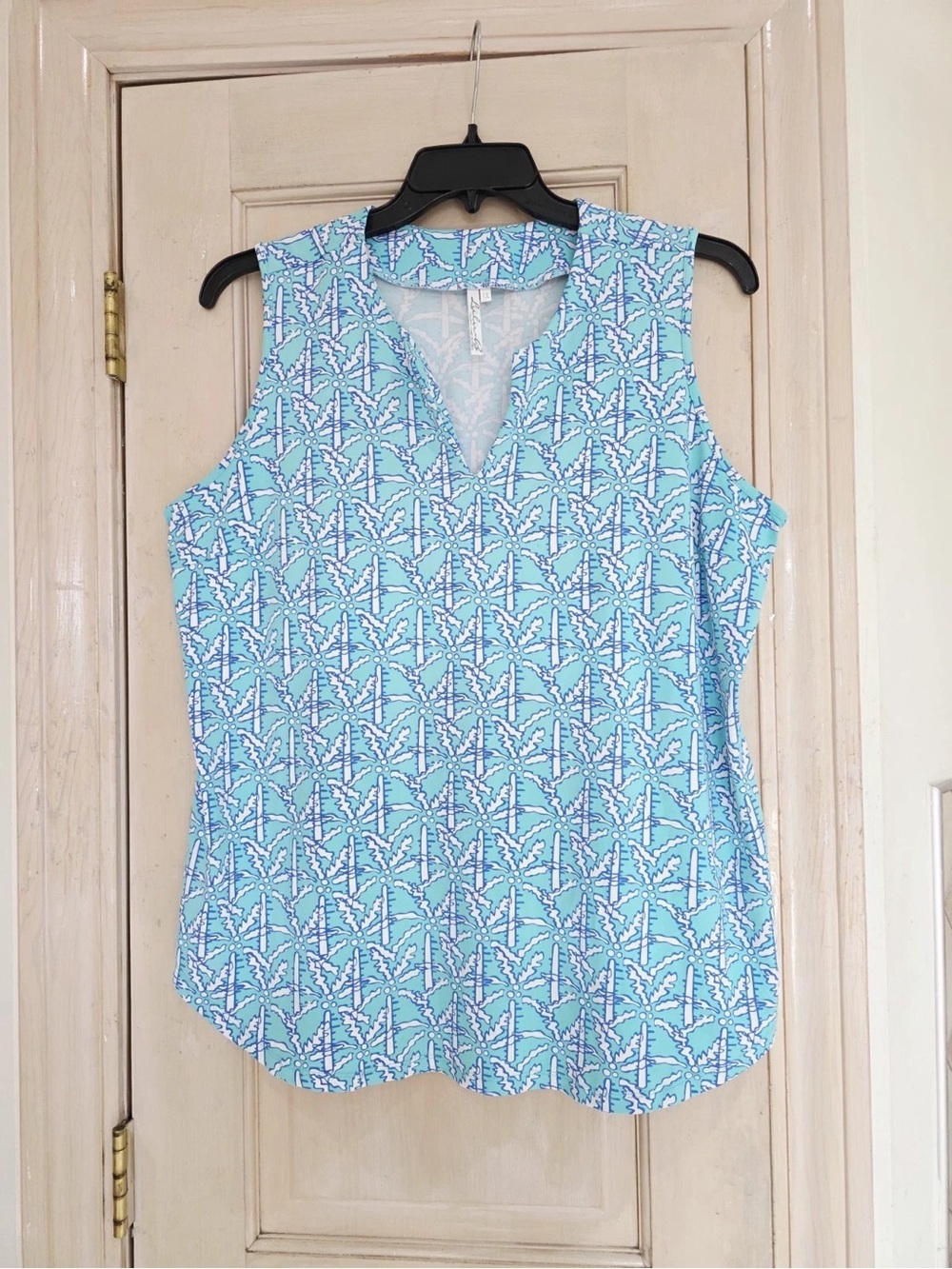 Lulu-B Sleeveless V-Neck Camisole in Aqua and White Botanical Print